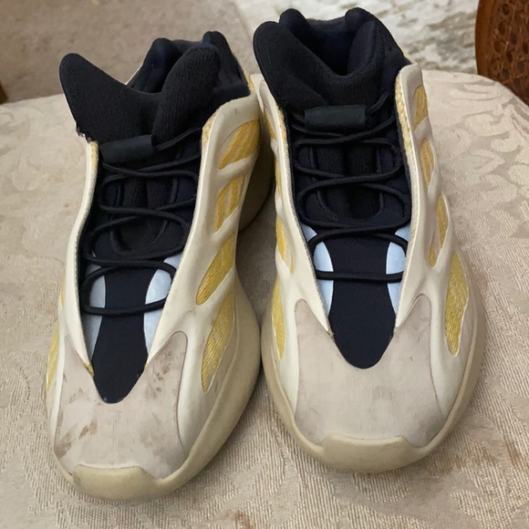 Yeezy shoes very beautiful